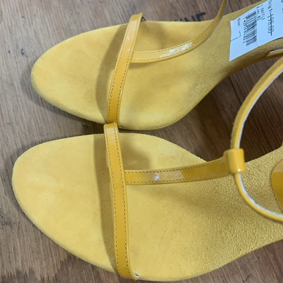 Via Spiga | NWT V Baffle Patent Leather Suede Marigold Yellow T Strap Heels 7B - Picture 9 of 17